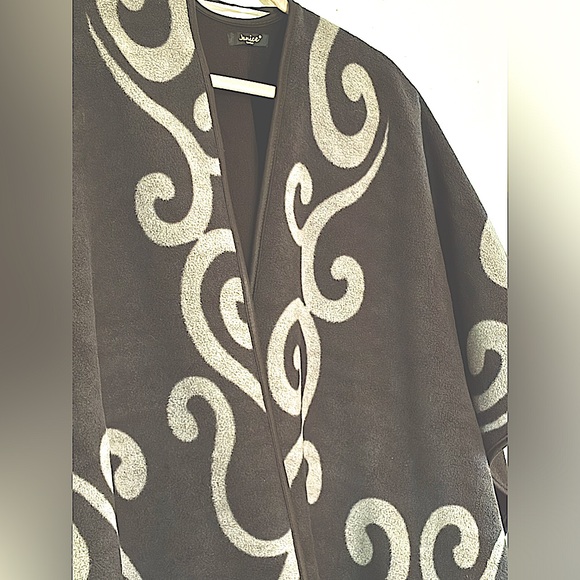 Fleece Poncho, Cape Black With Gray Swirl, Reverses to Solid Black 54x42 - Picture 12 of 12